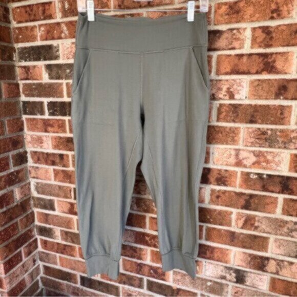 Lululemon Align Jogger Crop *23" Grey Sage EUC Nulu Size 8 EUC - Picture 9 of 14